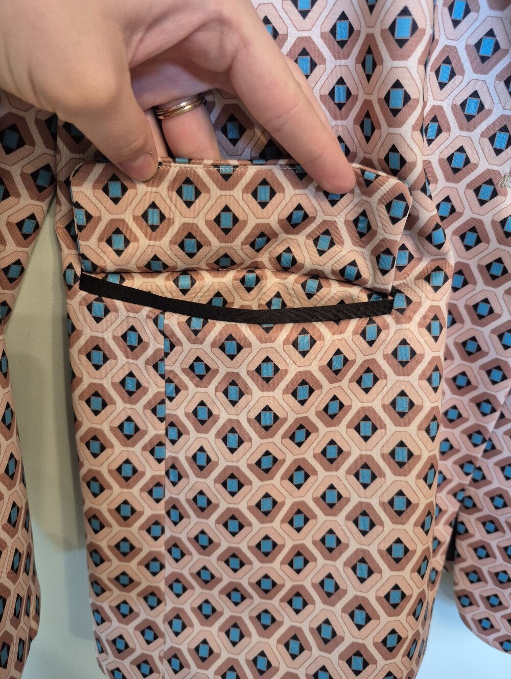 Esqualo Women's Tan Geometric Modern Print Structured Blazer Size Medium - Picture 5 of 9